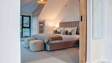 5 Schlafzimmer, Bügeleisen/Bügelbrett