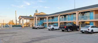 拉夫金行政套房飯店 US 59  