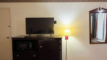 Escritorio, wifi gratis y ropa de cama