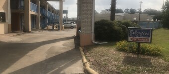 Executive Inn & Suites