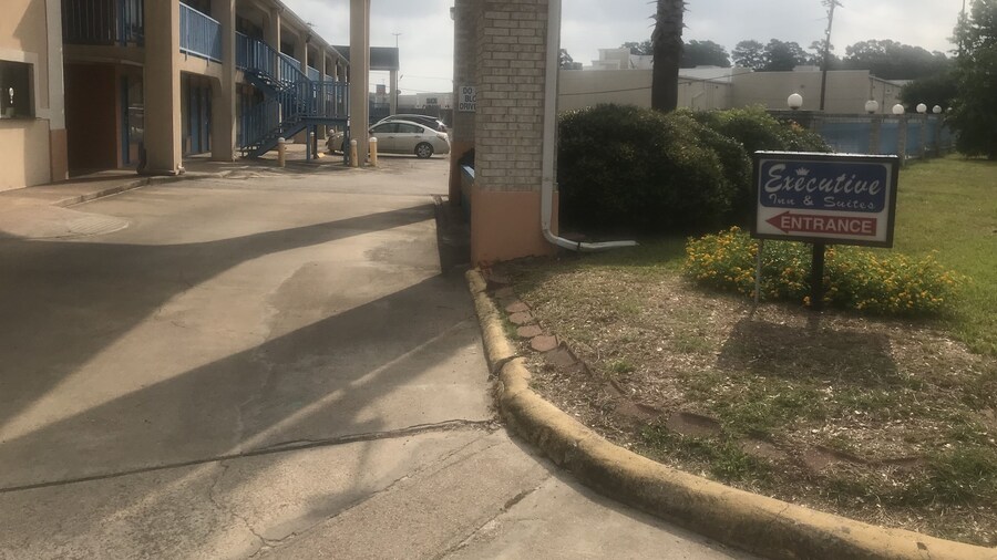 Executive Inn & Suites