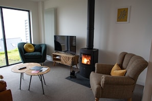 LCD TV, fireplace - 2 Bed Ground Floor Apartment - 7 (Pwllheli)