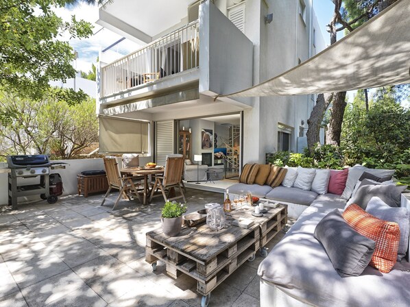 Vista frontal de la propiedad