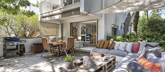 A deluxe 2BR Villa in Sounio with pool