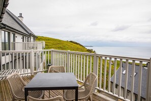 Property grounds - 2 Bed Penthouse Apartment - 10 (Pwllheli)