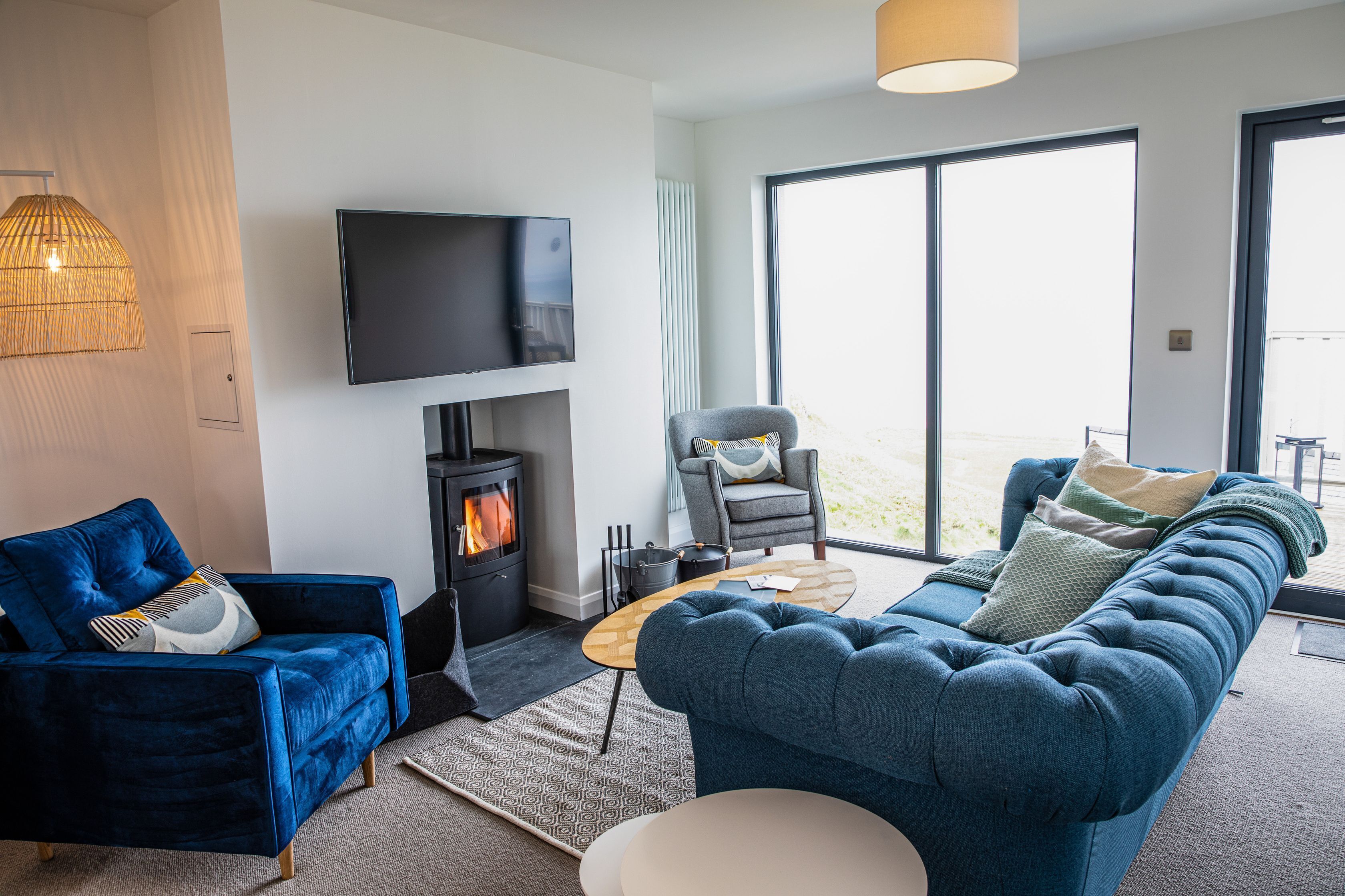 LCD TV, fireplace - 2 Bed Penthouse Apartment - 10 (Pwllheli)