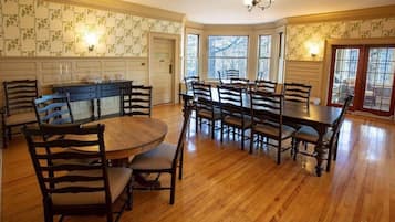 Single Room | Dining room