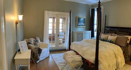 Franklin Manor Bed & Breakfast
