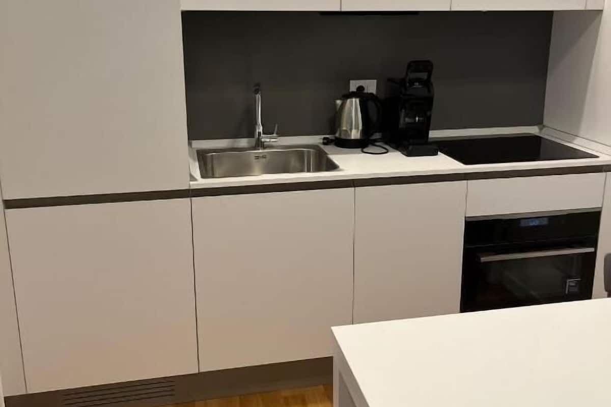1 camera, postazione laptop, ferro/asse da stiro, Wi-Fi gratuito