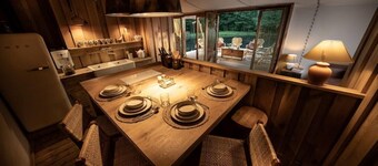 Charming . A Cottage in the Middle of the Woods