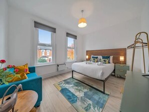 1 bedroom, iron/ironing board, free WiFi, bed sheets - Cosy West London flat – Discover & Live London - Pass the Keys (London)