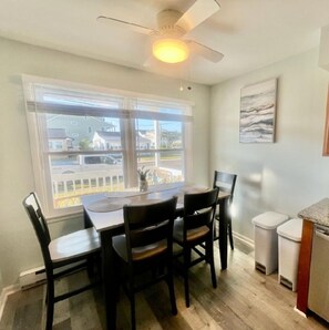 Dining - Cozy and quiet beach 1st floor condo just steps from the beach! (Brigantine)