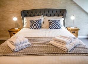 2 soverom, strykejern/-brett og sengetøy