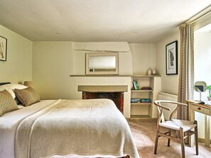Cottage | 2 bedrooms, iron/ironing board, bed sheets - Coach House (Totnes)