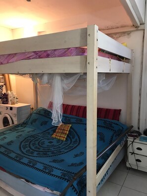 1 chambre, fer et planche à repasser, Wi-Fi, draps fournis