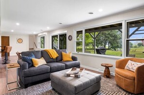 Smart TV y chimenea 