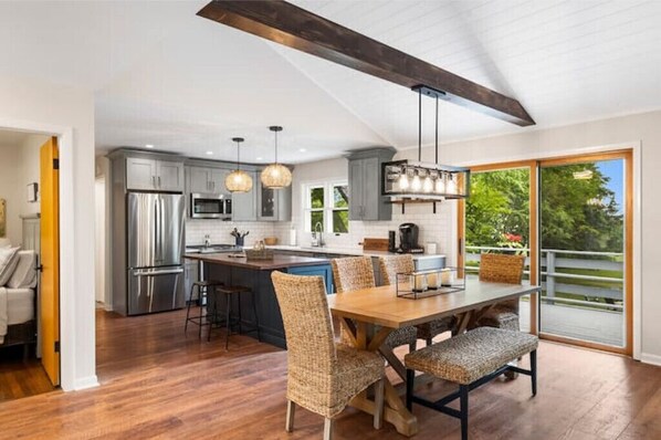 Fridge, microwave, oven, stovetop - Lake views and minutes from Lawsonia Golf Course and downtown Green Lake. (Green Lake)