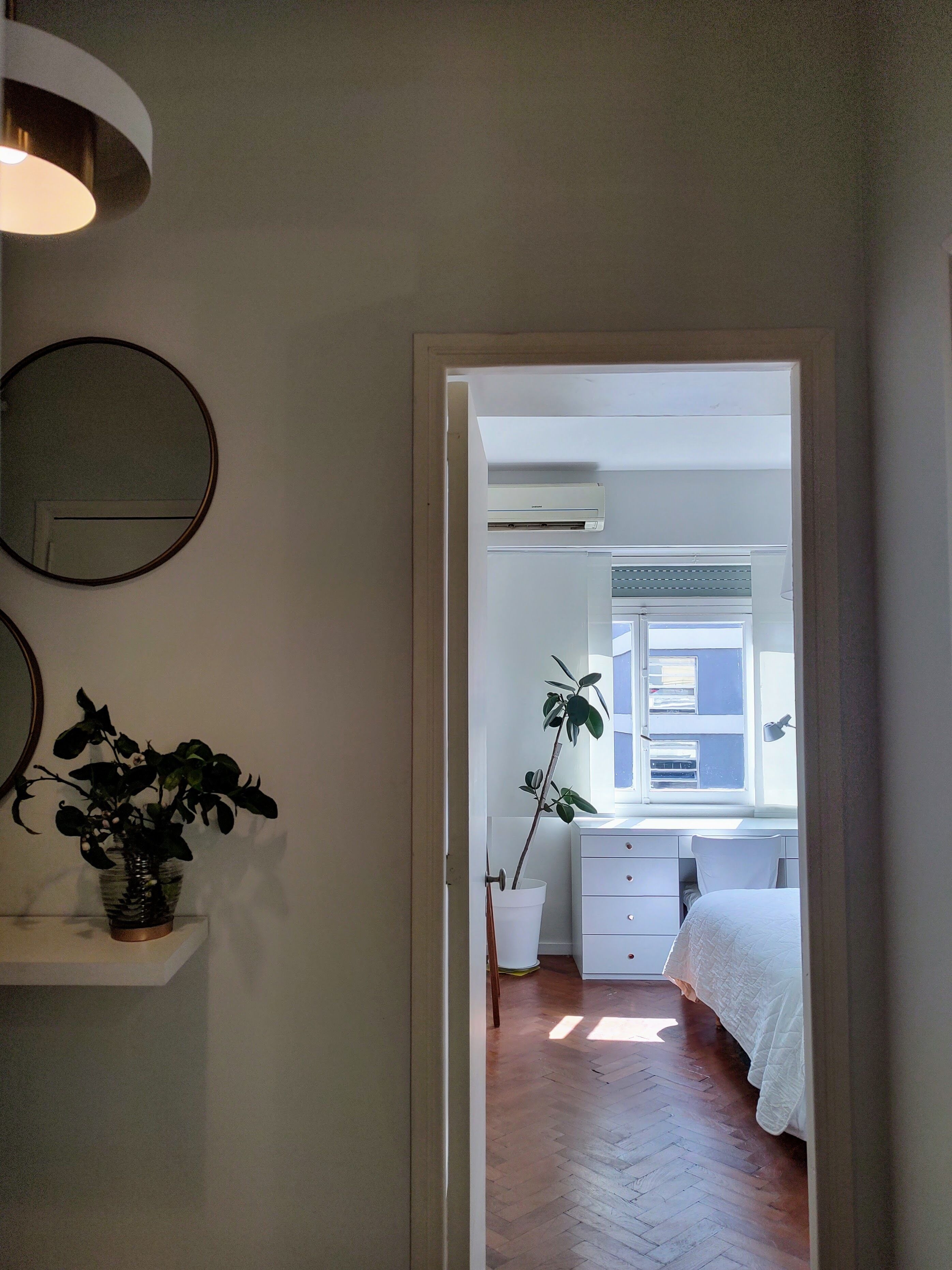 1 habitación, tabla de planchar con plancha, wifi y ropa de cama 