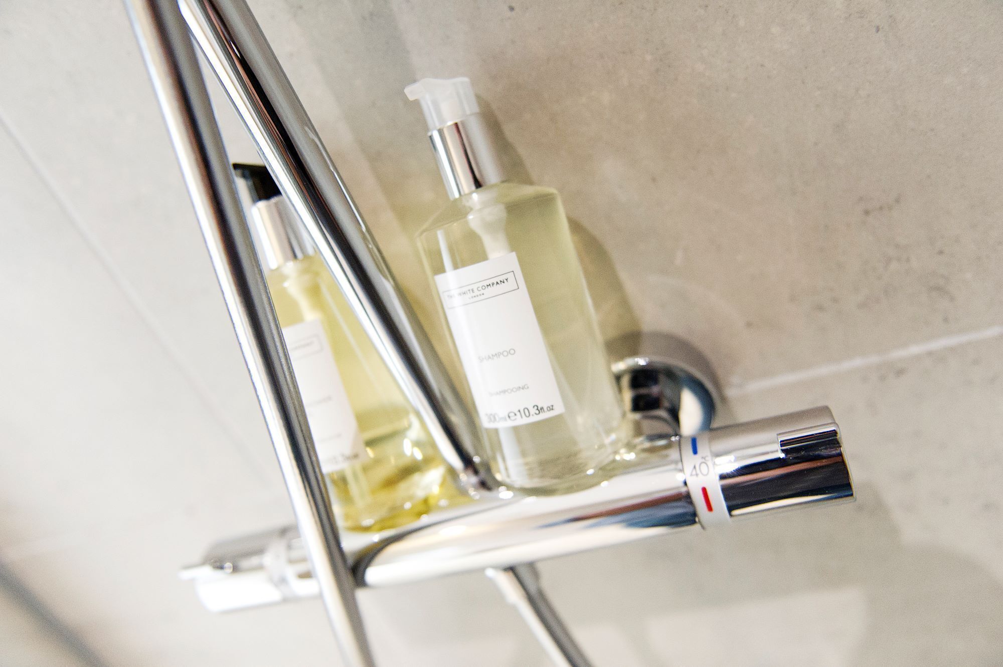 Cottage | Bathroom amenities | Deep soaking tub, hair dryer