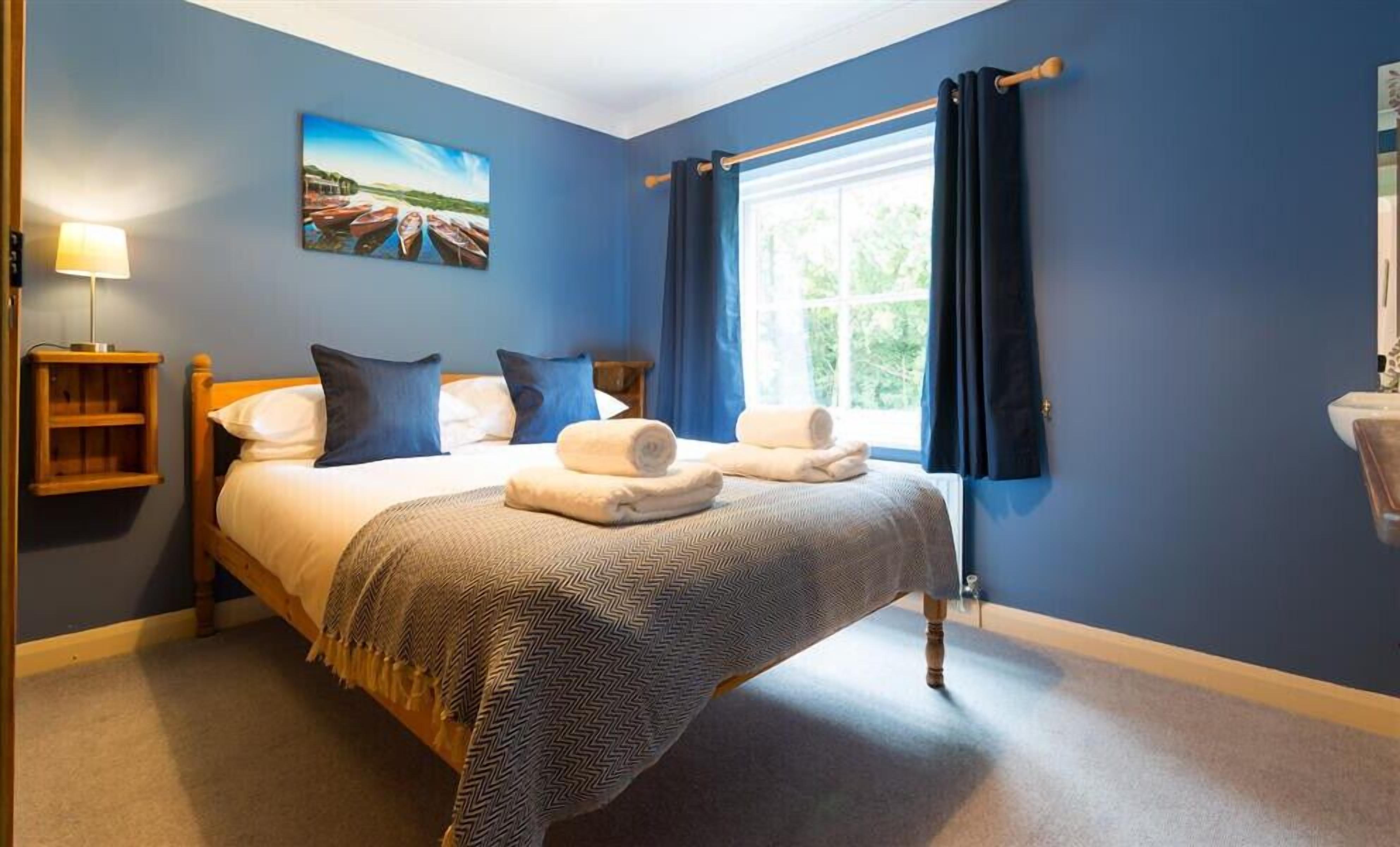 6 quartos, individualmente decorados, individualmente mobiliados