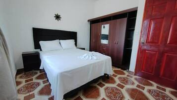 3 slaapkamers, een strijkplank/strijkijzer, gratis wifi, beddengoed