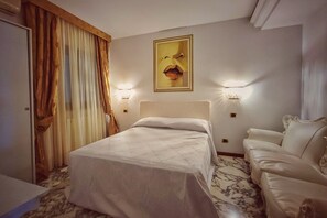 4 bedrooms, desk, iron/ironing board, free WiFi - Villa with Pool in Syracuse - Villa Vella (Sicilia)