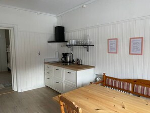 Kylskåp, mikrovågsugn, ugn och spishäll