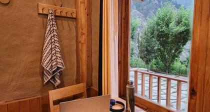H Laida Tirthan King Room with Mountain View