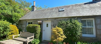 Situated in a quiet location with off-street parking. Ideal for couples.