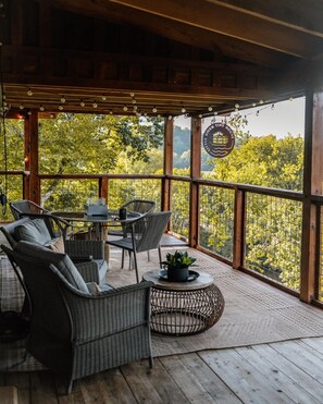 Outdoor dining - Hot tub | Fire pit | River access| Kayaks | Fast WiFi (Maryville)