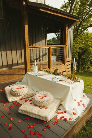 Outdoor dining - Hot tub | Fire pit | River access| Kayaks | Fast WiFi (Maryville)