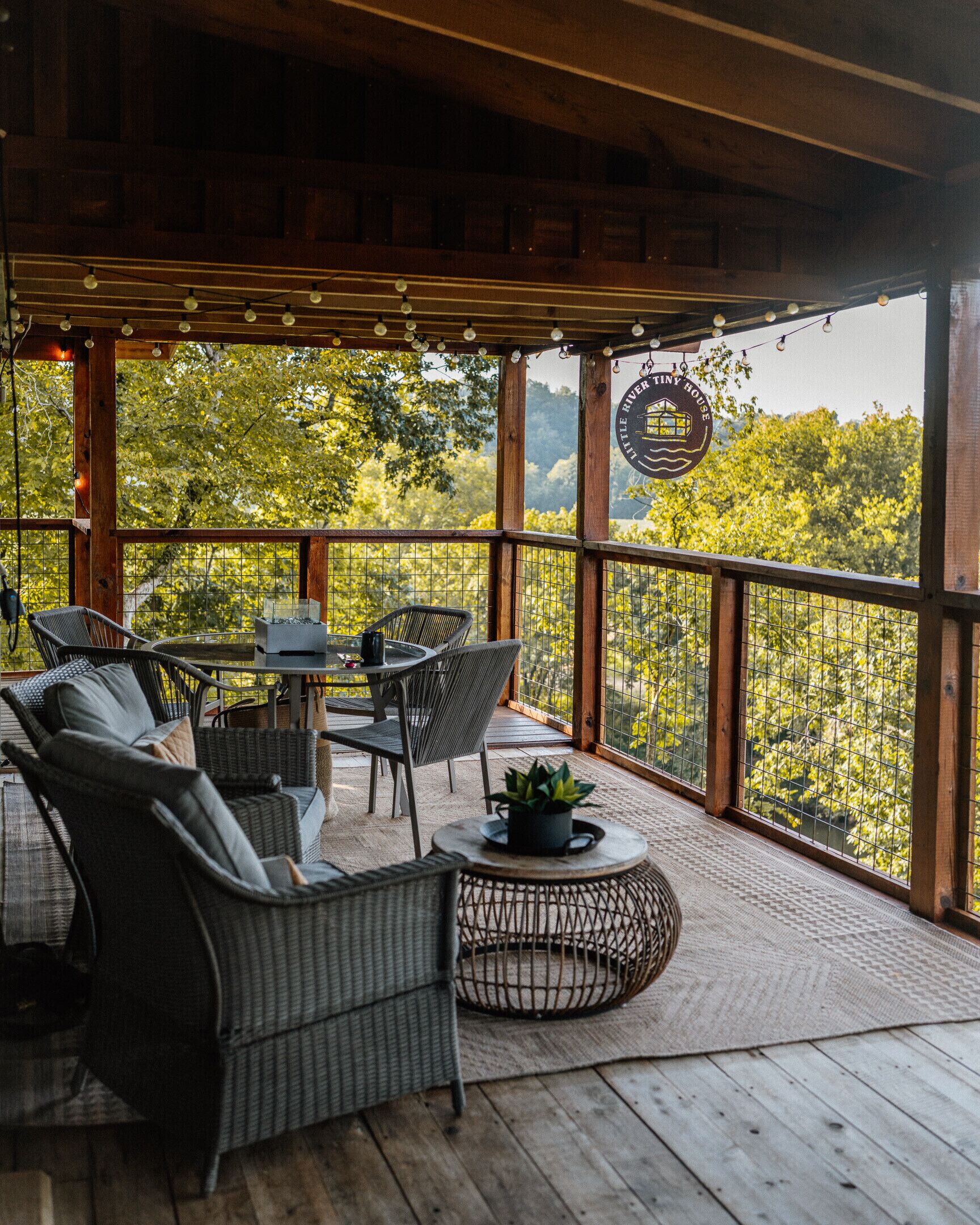 屋外ダイニングエリア