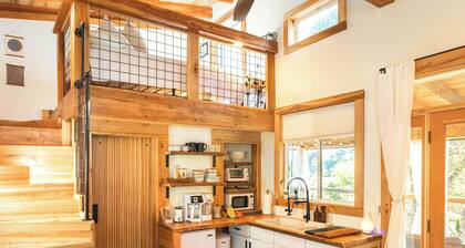 Little River Tiny House *with hot tub*