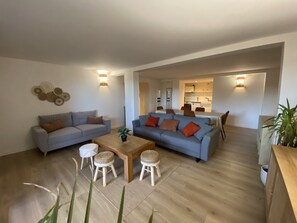 Een flatscreentelevisie