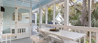 Classic Coastal Carolina Beach House 4 BR 3 Baths Walk to Beach Pet Friendly