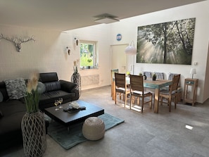 Smart TV, fireplace, ping pong, books - Schönes Ferienhaus 400m vom See, Sauna, Kamin, Klima, Garten bei Bad Steben (Lichtenberg)