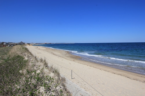 2 John Ewer Rd - Cozy cottage near Peters Pond w. water view & A/C