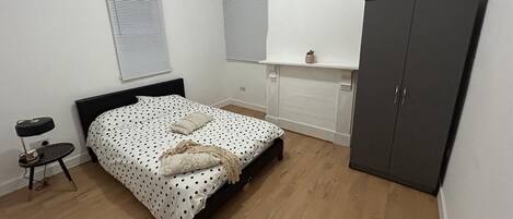 1 sovrum, strykjärn/strykbräda, wi-fi och sängkläder