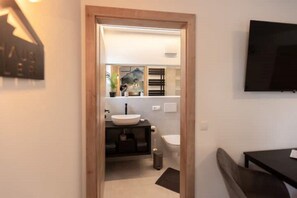 Dusche, Handtücher, Toilettenpapier