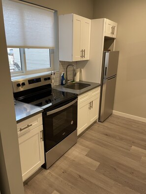 Private kitchen - Cozy Modern Studio Suite by Center City Philly w/ Free Parking  (Philadelphia)