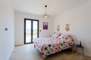 3 bedrooms, iron/ironing board, free WiFi, bed sheets - La Villa de l'Olivier - Charmante maison climatisée pour 6 (Saint-Victor-la-Coste)