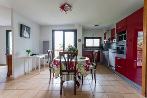 Dining - Les Aiguilles de Chabrière - Appt vue montagne pour 4 (Savines-le-Lac)