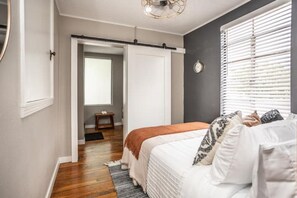 2 bedrooms, desk, iron/ironing board, travel crib