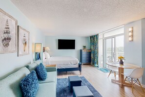 Tabla de planchar con plancha, wifi y ropa de cama 