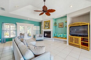 Télévision, cheminée