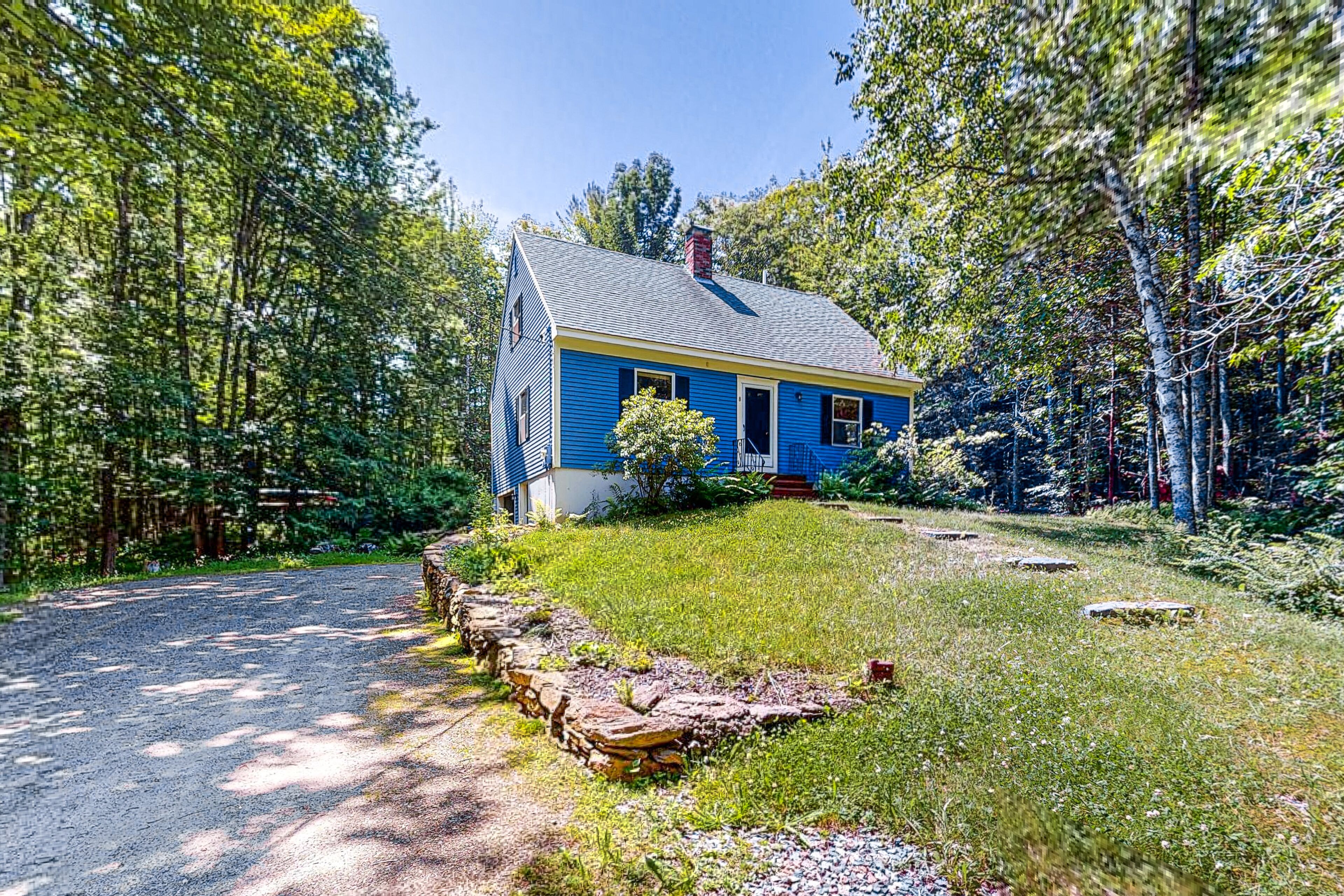 Charming, dog-friendly home with lovely yard & firepit - near Rockport/Camden