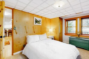 3 bedrooms, iron/ironing board, Internet, bed sheets