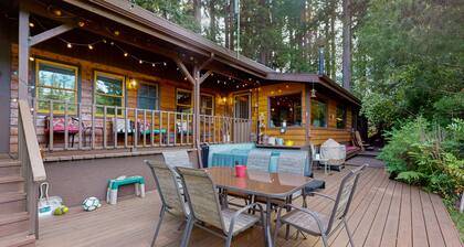 Secluded dog-friendly home with private hot tub, firepit, deck, wood fireplace