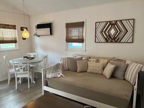 Smart TV, Hulu, streaming services