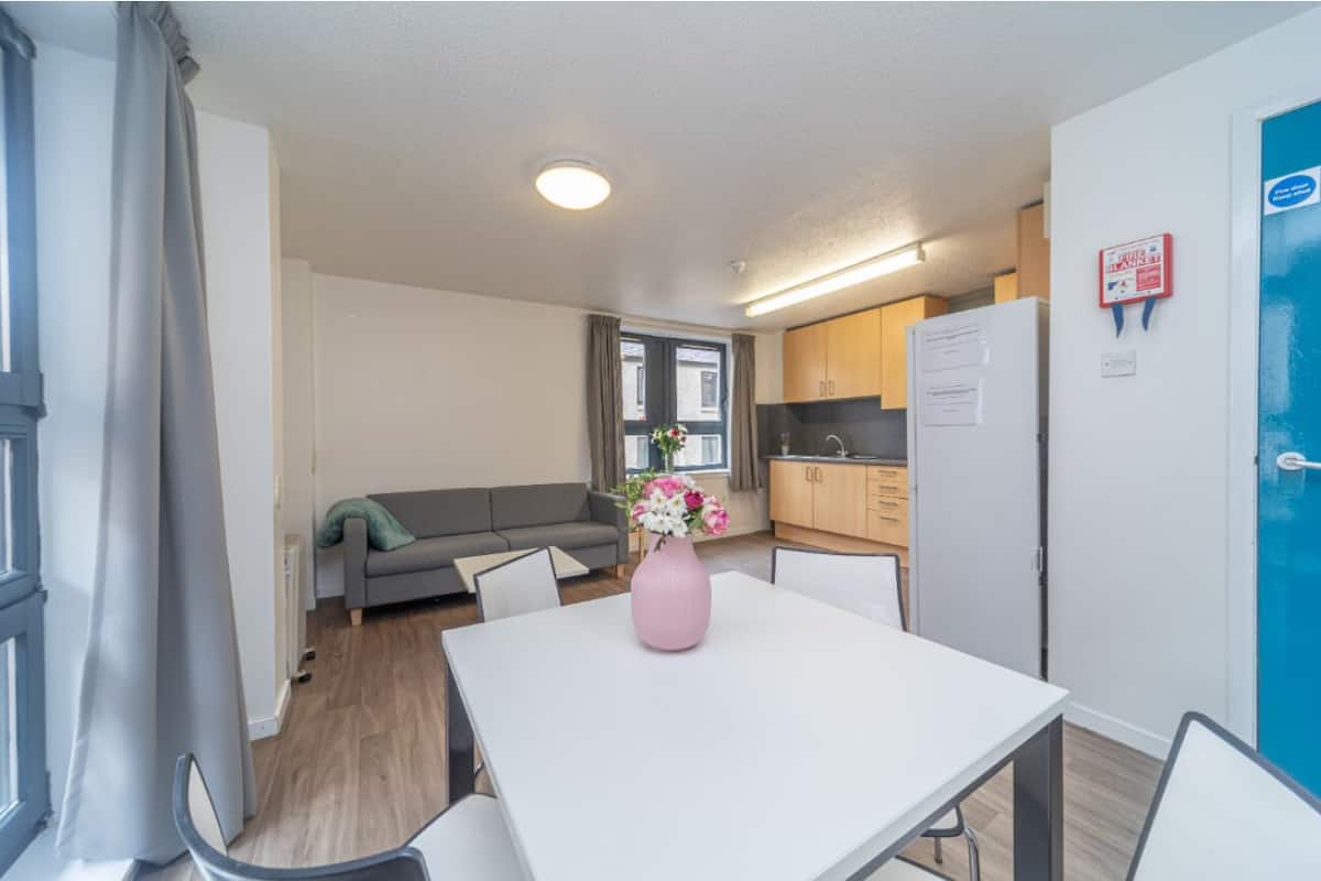5 bedrooms, desk, free WiFi, bed sheets